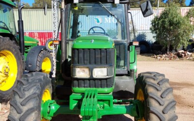 John Deere 6220