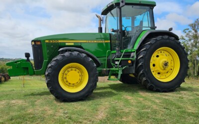 John Deere 8300