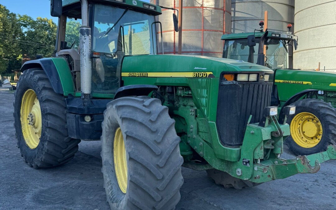 John Deere 8100 (Próximamente)